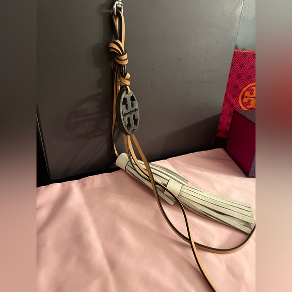 Tory Burch Miller Metallic Tassel Keychain Bag Charm - Picture 10 of 10